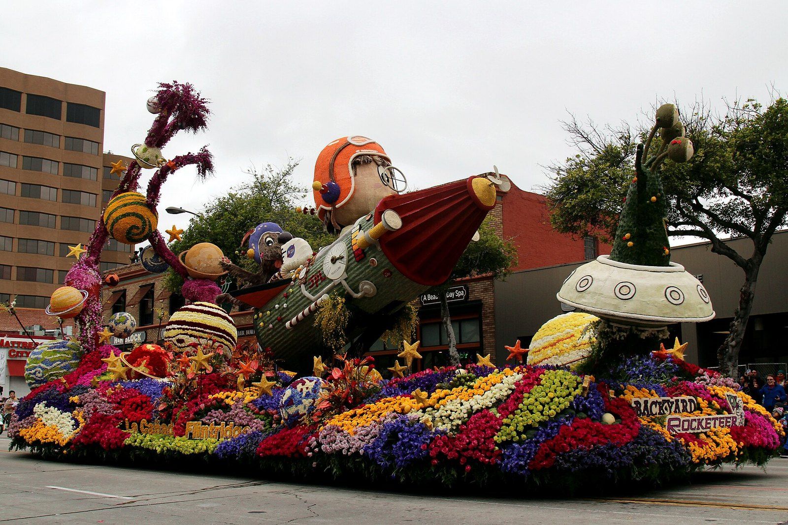 The La Cañada Flintridge Rose Parade float Backyard Rocketeer, a flower covered rocket and, a Wikimedia Commons photograph in the encyclopedia of Mike Kobeissi