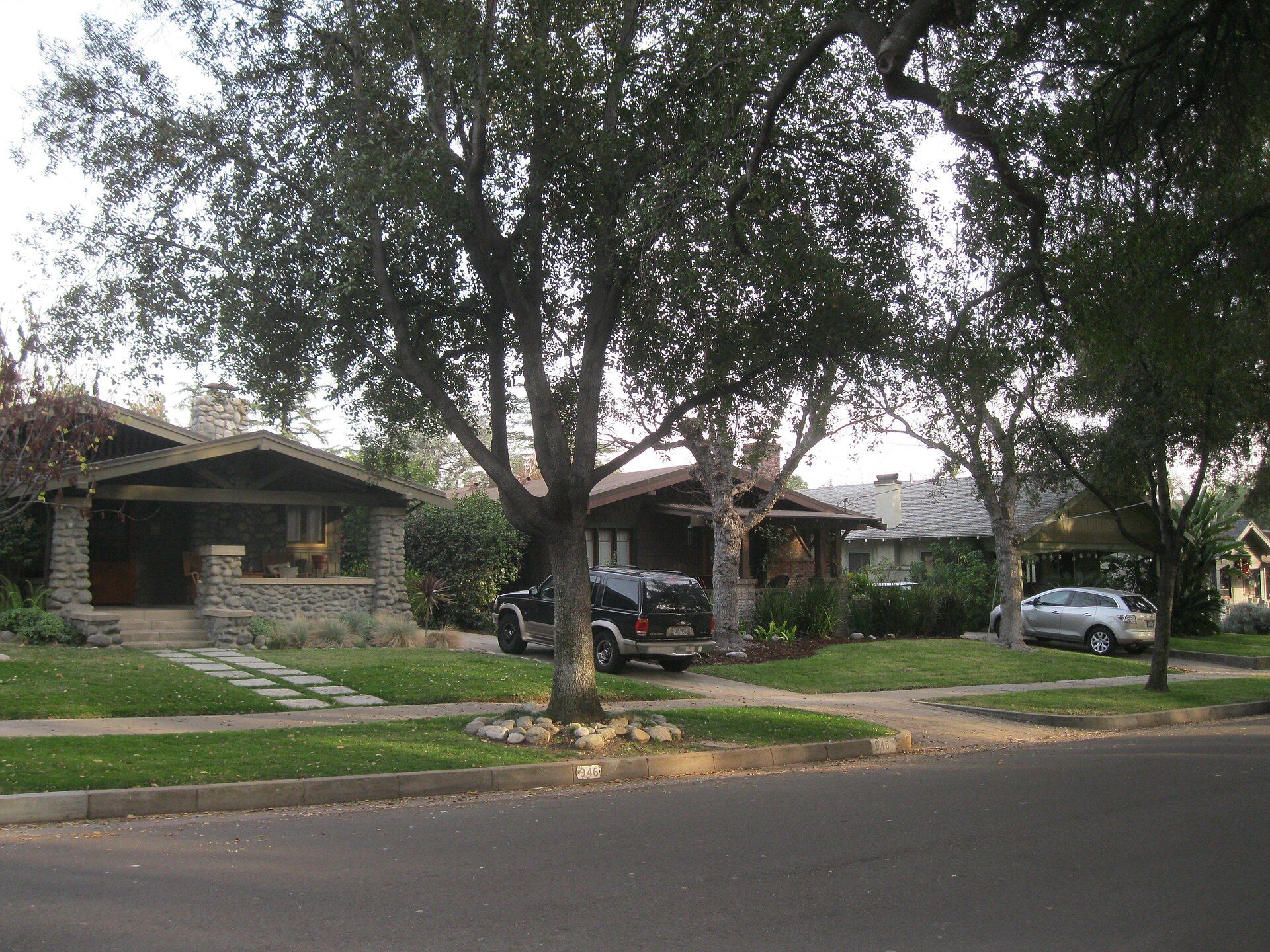 Craftsman bungalows under old oaks along a Pasadena street in the Bungalow Heaven district, a Wikimedia Commons photograph in the encyclopedia of Mike Kobeissi