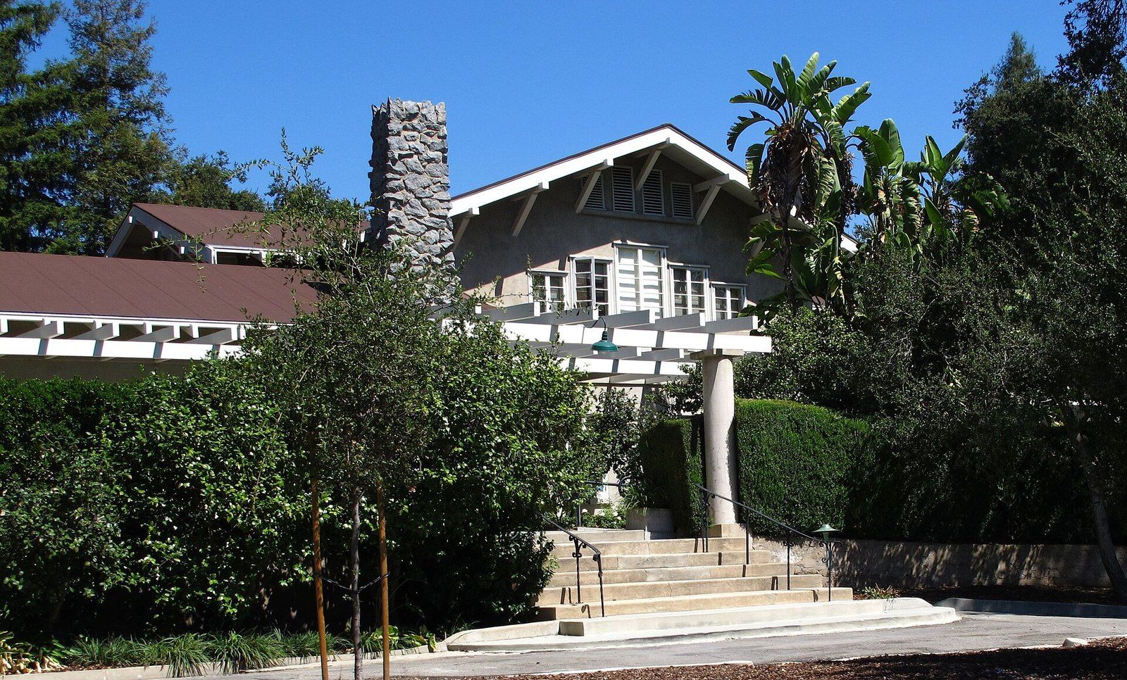 The Craftsman style Lanterman House in La Cañada Flintridge, its front steps and stone chi, a Wikimedia Commons photograph in the encyclopedia of Mike Kobeissi