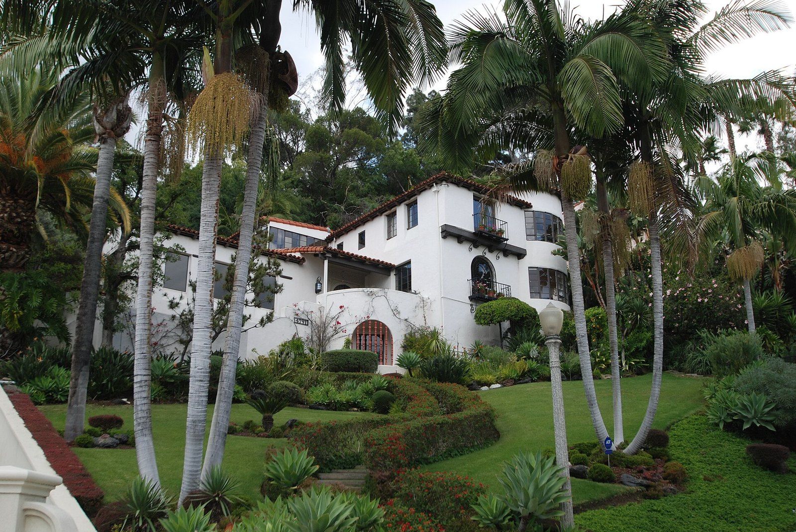 The Blackburn Residence, a white Spanish style house among palms and clipped hedges, a Wikimedia Commons photograph in the encyclopedia of Mike Kobeissi