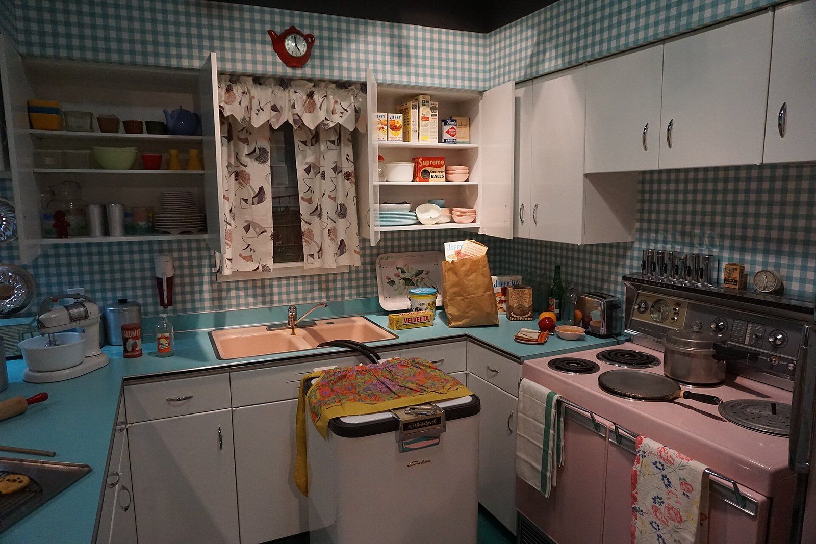A furnished 1950s home kitchen with pastel cabinets and a range, shown in the Michigan His, a Wikimedia Commons photograph in the encyclopedia of Mike Kobeissi